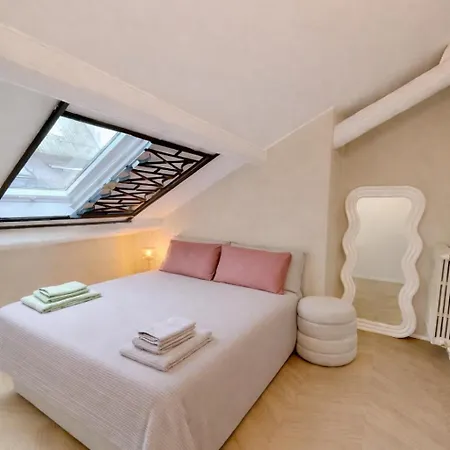 Luxury Design In The Heart Of Apartament Mediolan