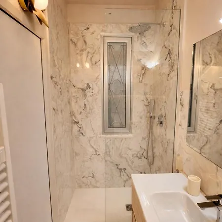 Apartament Luxury Design In The Heart Of