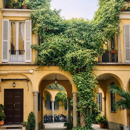 Luxury Design In The Heart Of * Mediolan