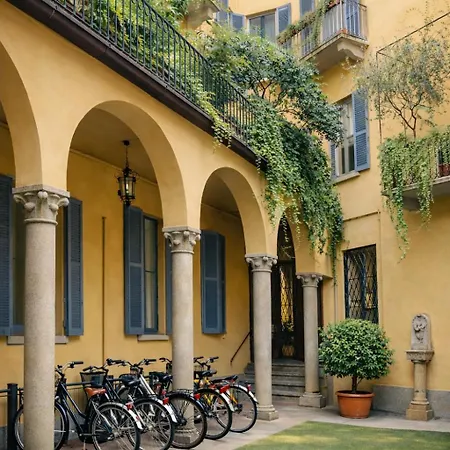 Luxury Design In The Heart Of * Mediolan