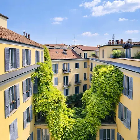 Apartament Luxury Design In The Heart Of Mediolan